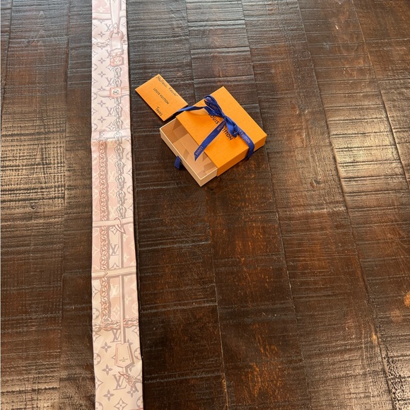 Louis Vuitton Pink Bandeau BRAND NEW - Retired & Rare - Picture 3 of 7